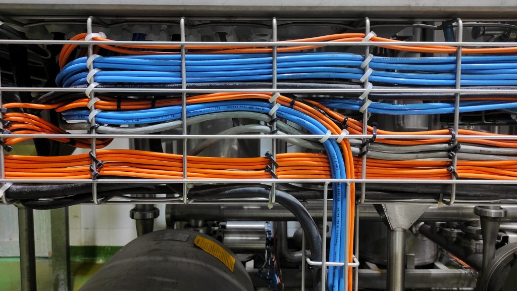 cabling of low voltage vs medium voltage motors